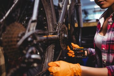 Is oil or Wax chain lube better
