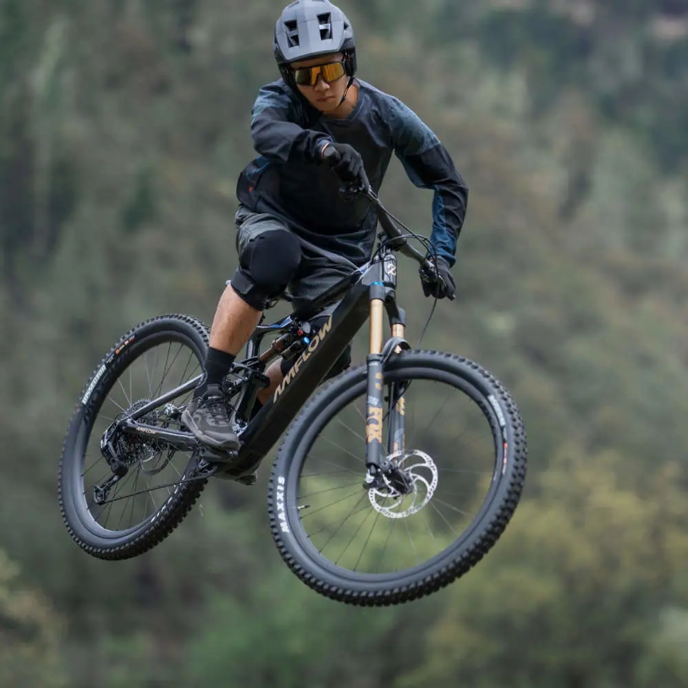 giant ridesense compatible bicycles 2021 TCR Advanced Pro 0, Carbon Road Bike, Ultegra Di2 2 x 11 Sp Wheel & Sprocket Take your riding to the next level with the addition of speed and cadence Giant Ridesense ANT+ Bluetooth Speed/Cadence