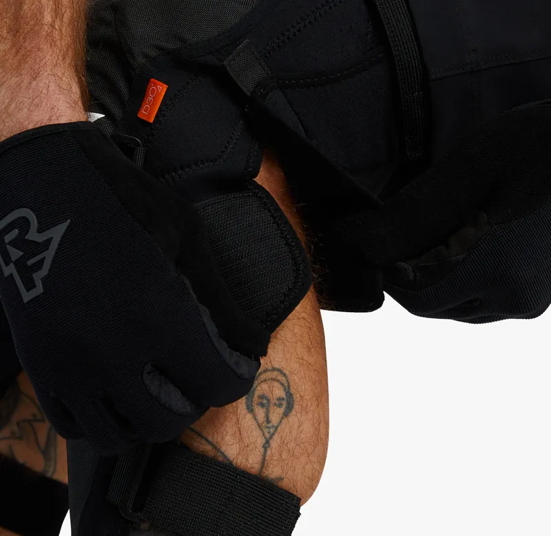 Race Face Ambush Leg Guard - Stealth-2