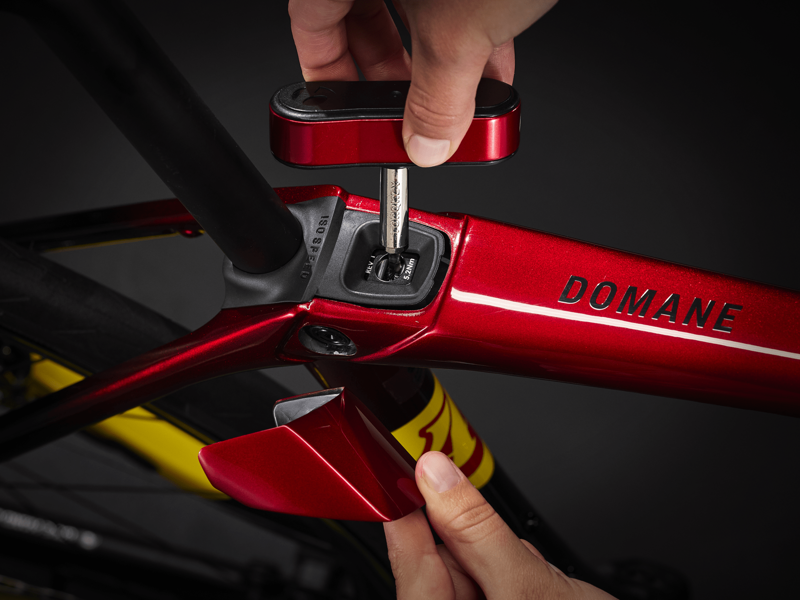 Trek Domane SLR 9 Gen 4 AXS 2024 Carbon Road Bike - Team Replica-8