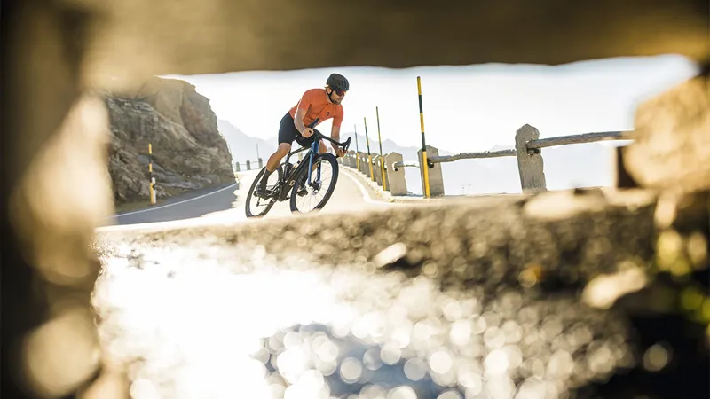 Scott Solace eRIDE 10 2024 Electric Road Bike - Candy Blue Flakes-3