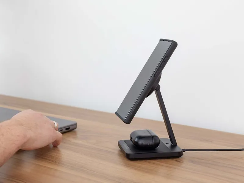 Quad Lock MAG Dual Desktop Wireless Charger - Black-6