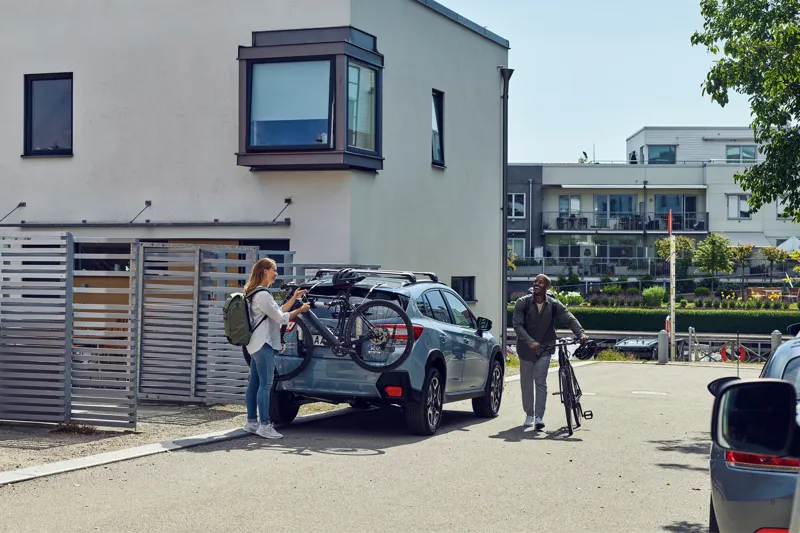 Thule OutWay Hanging 2-Bike Boot Fit Car Cycle Carrier - Black/Silver-3