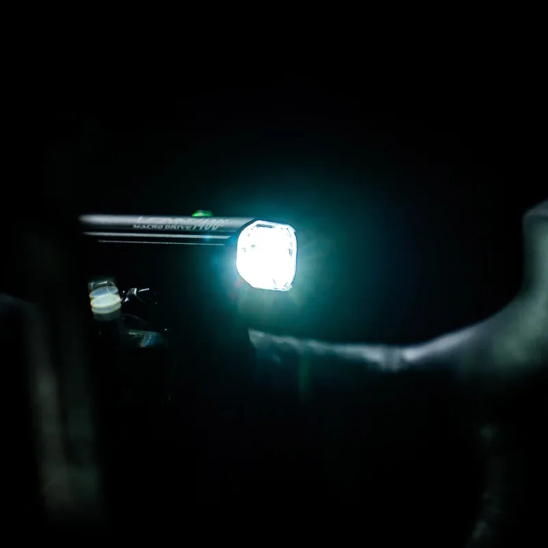 Lezyne Macro Drive 1400+ Front Light - Satin Black-8