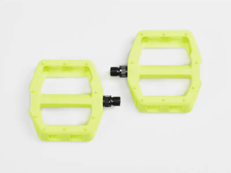Bontrager Line Comp Flat Pedals - 9/16 - Volt-1