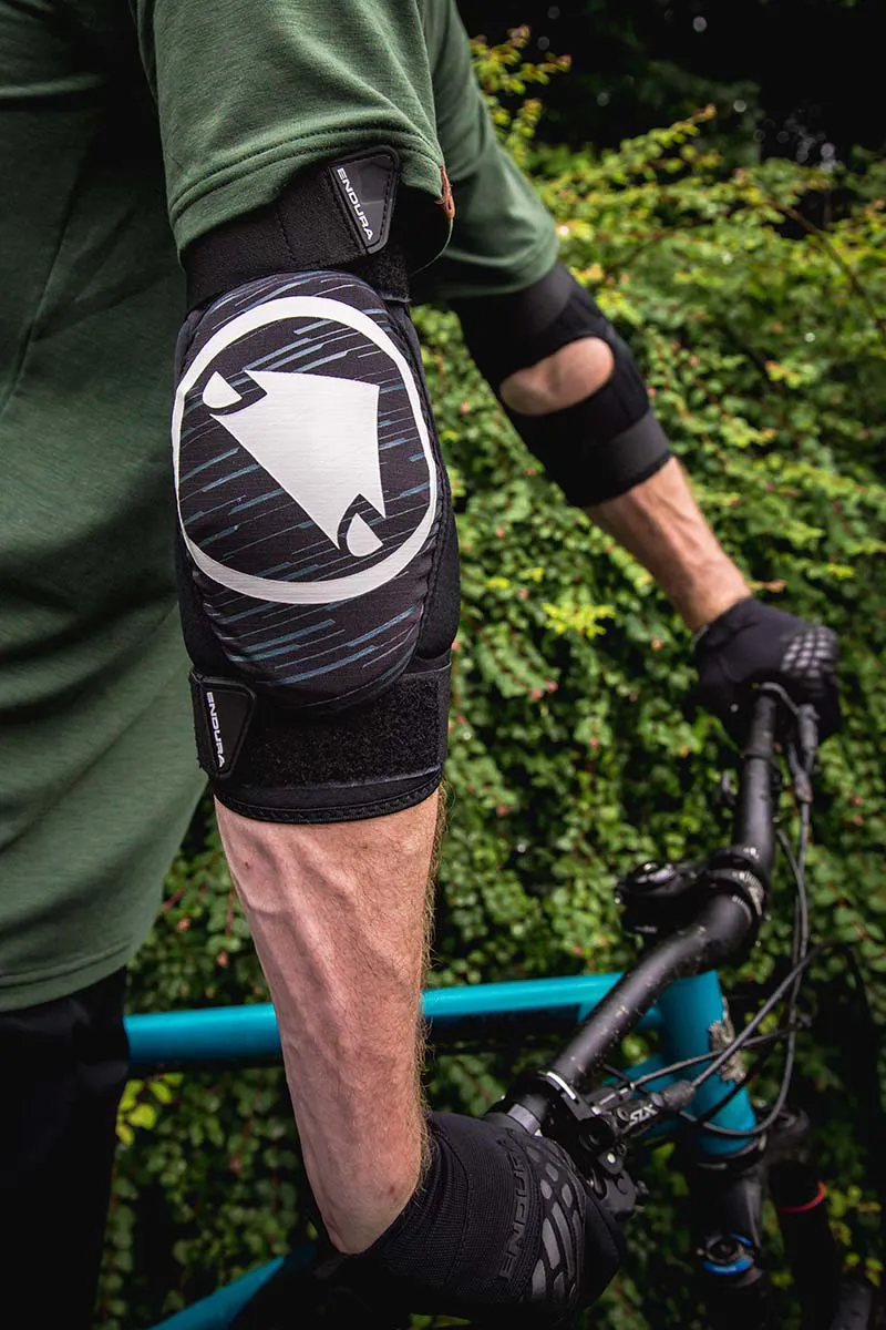 Endura SingleTrack II Elbow Protectors - Black-2