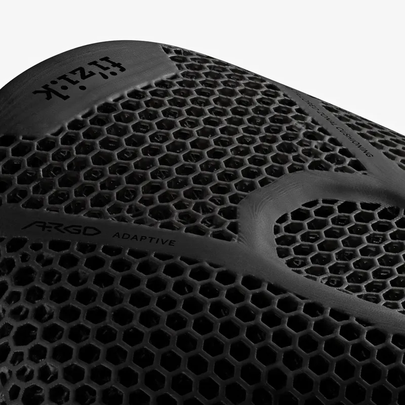 Fizik Argo Adaptive R1 Performance Saddle - Black-5