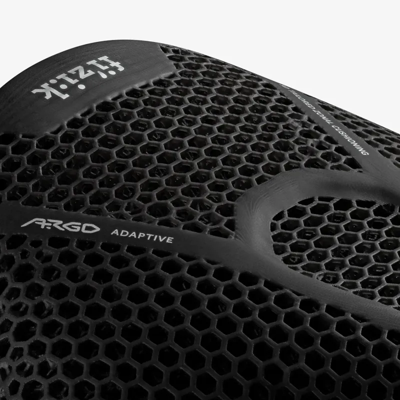 Fizik Argo Adaptive R3 Performance Saddle - Black-5