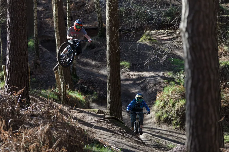 GT Zaskar LT AL Elite 29er 2023 Hardtail Mountain Bike - Dark Blue-3