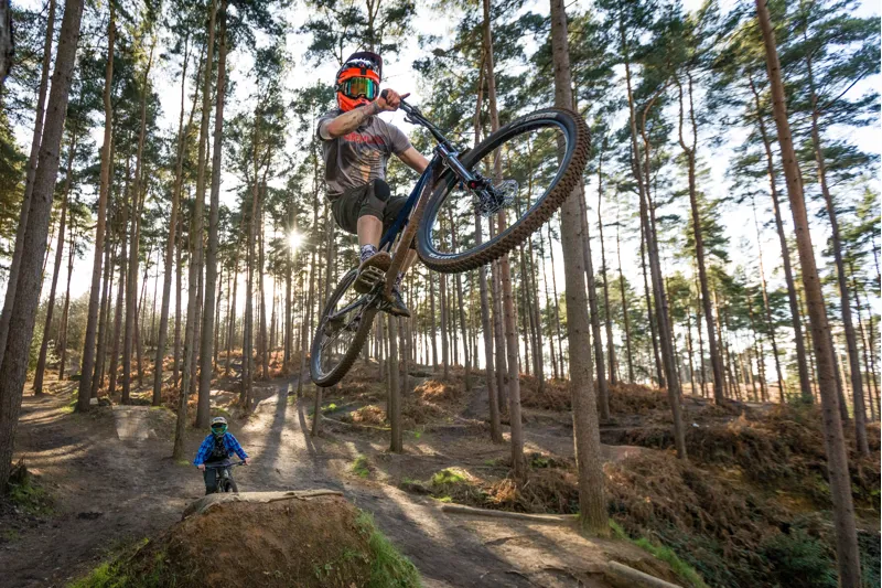 GT Zaskar LT AL Elite 29er 2023 Hardtail Mountain Bike - Dark Blue-6