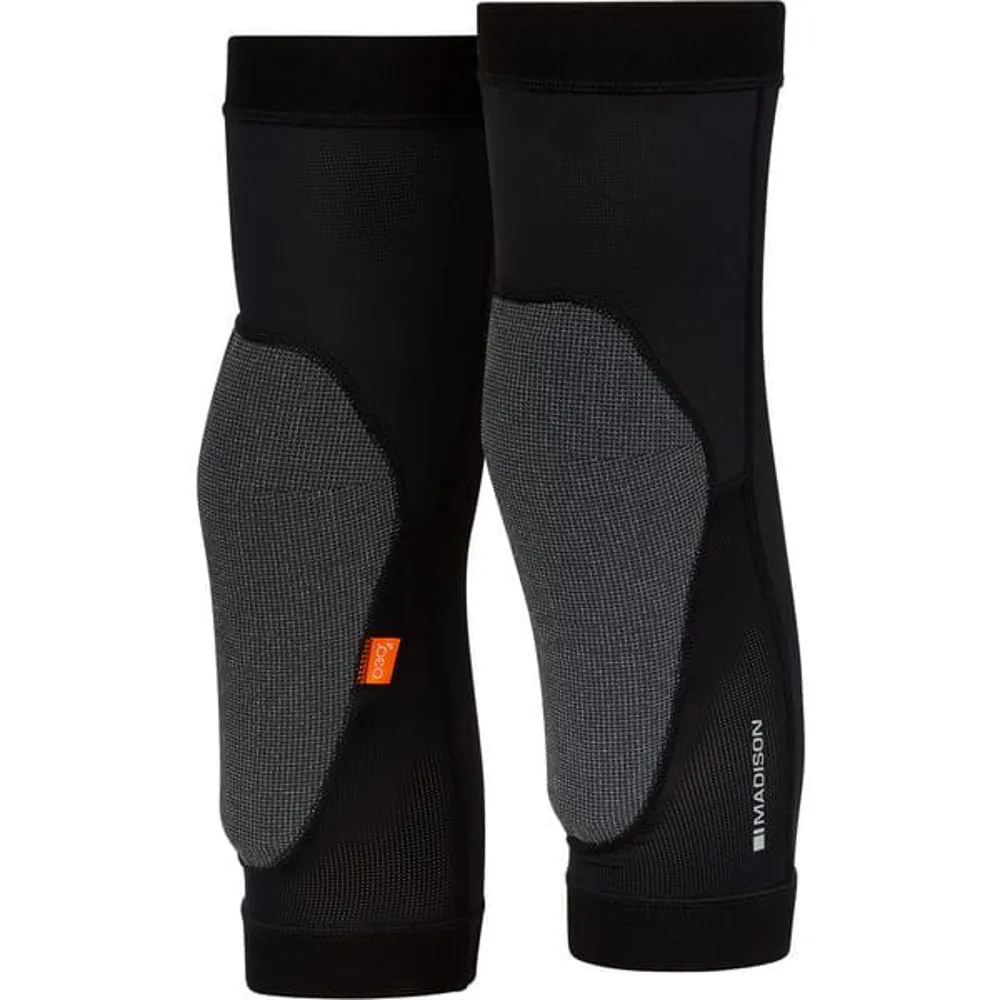 uPRISE Bikes Madison Flux D30 Knee Pads - Black | Price match, 365 day return s, 18-Month Warranty, Finance Available & Free UK Delivery