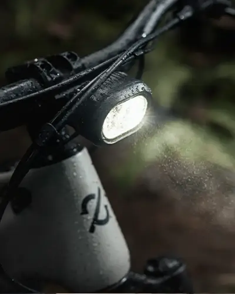 Integrated front light mounted on the Amflow PR electric mountain bike