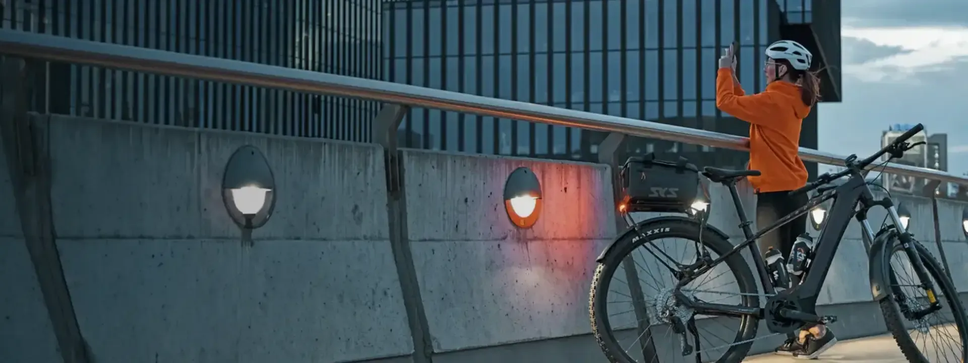 Electric bike fitted with an SKS rear rack bag