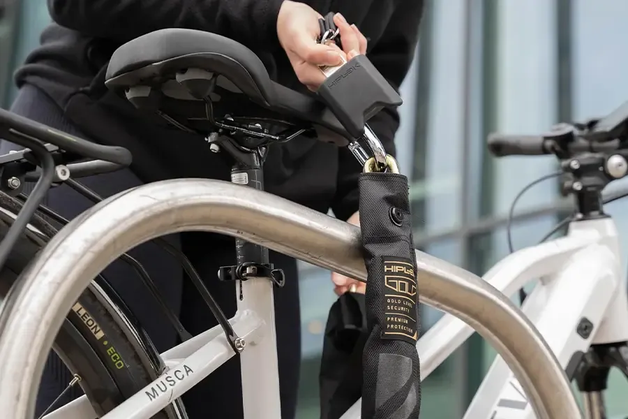 Securing a bike to a stand with a mid-weight chain lock