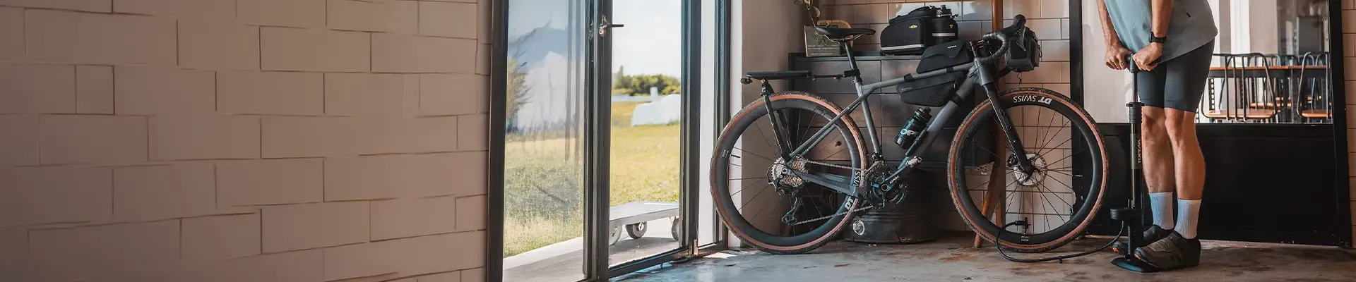 Pumping up gravel bike tyres witha Topeak track pump