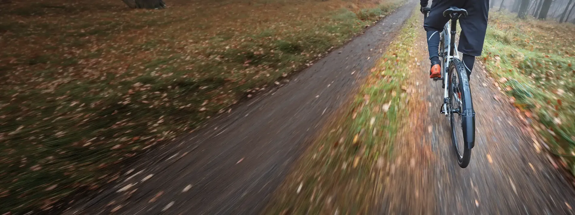 Cyclist riding on a wet road with SKS mudguards fitted