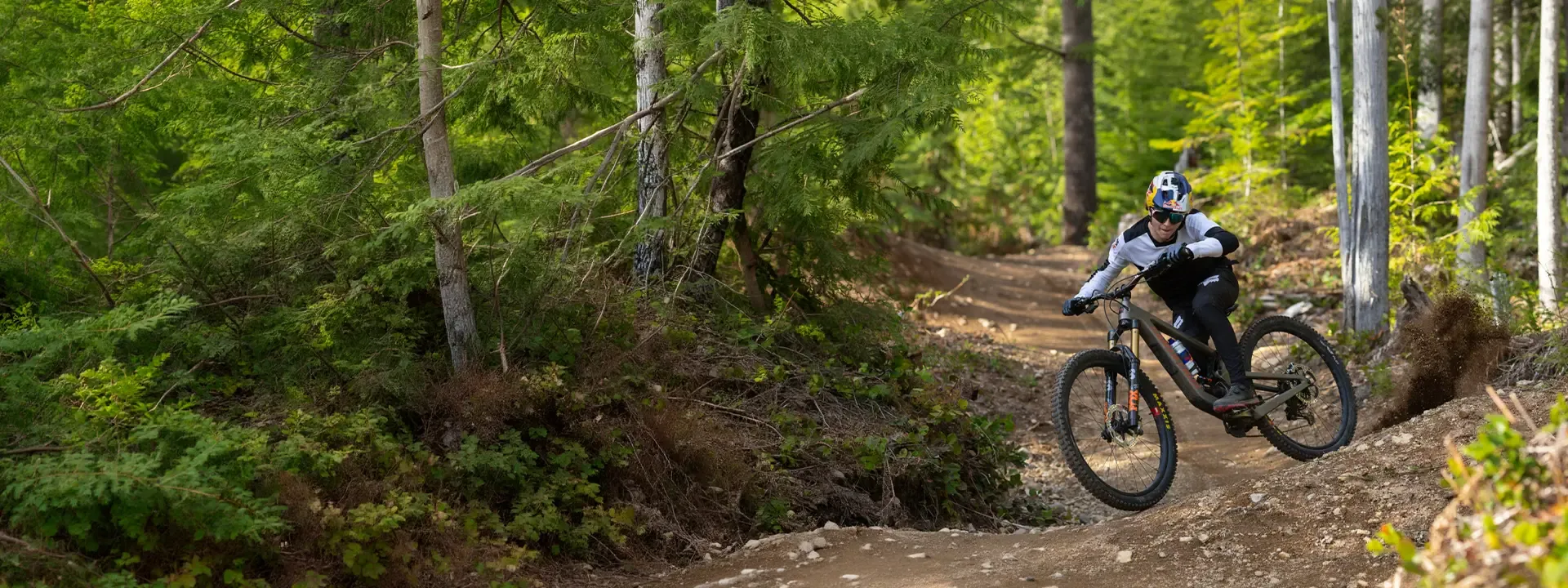 Fox mountain bike clothing, helmets and riding kit