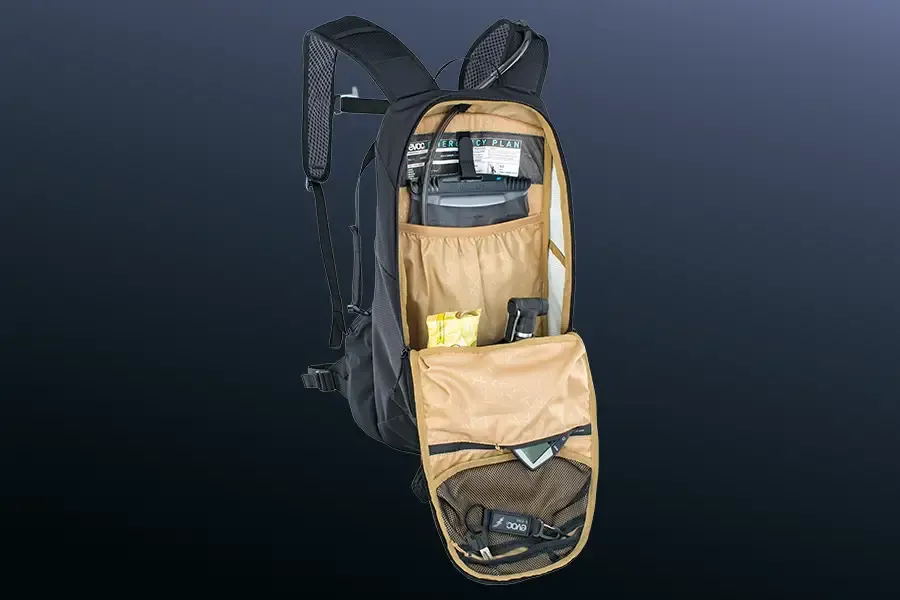 Hydration reservoir and hose inside a cycling pack