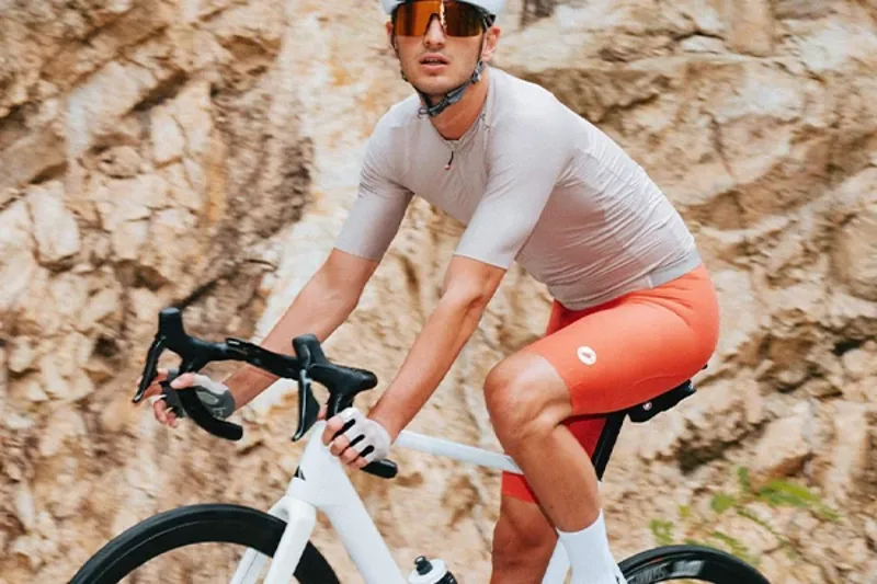 Road cyclist using Castelli Espresso mitt gloves on drop handlebars