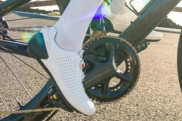 Breathable cycling shoes for warm weather riding