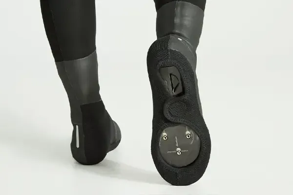 Cycling overshoes for wet and cold weather riding, detail of sole fastening on Specialized Neoprene shoe covers