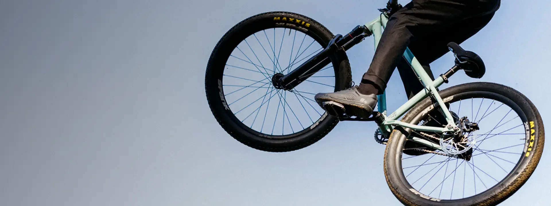 Mountain bike flat pedal shoes for trail, enduro and everyday riding