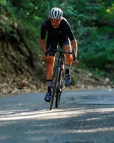 Riding the Giant Defy Advanced on rough road