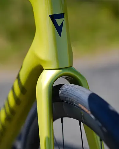 Giant Defy Advanced wide tyre clearance