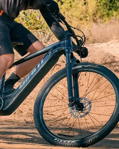 Suspension fork on a Giant hardtail electric mountain bike