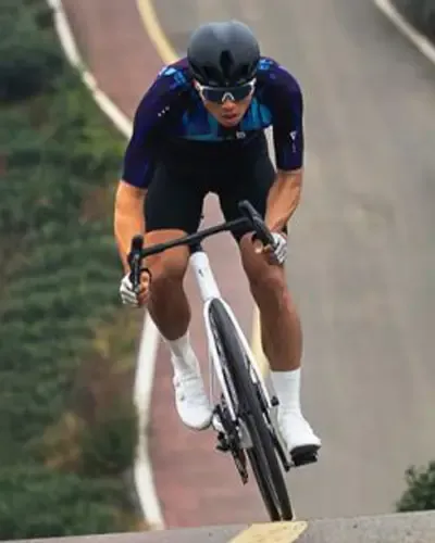 Cyclist sprinting on a Giant Propel race road bike