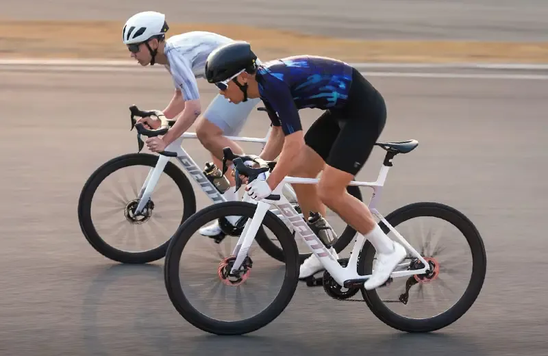 Two cyclists sprinting on Giant Propel aero road bikes