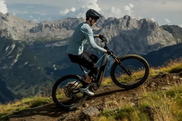 Rider climbing a mountain trail on a Giant Trance Advanced E+