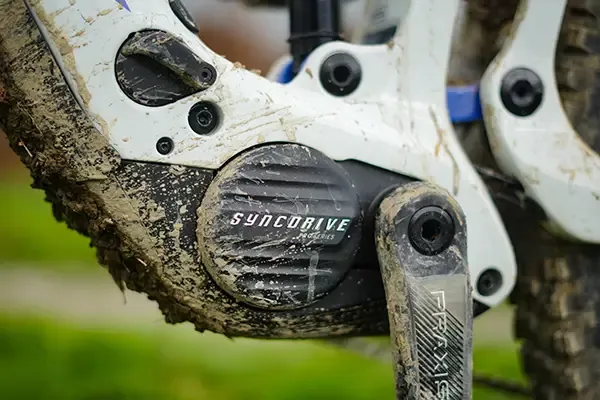 Close-up of the SyncDrive Pro 4 motor and crank on a muddy Giant Trance Advanced E+