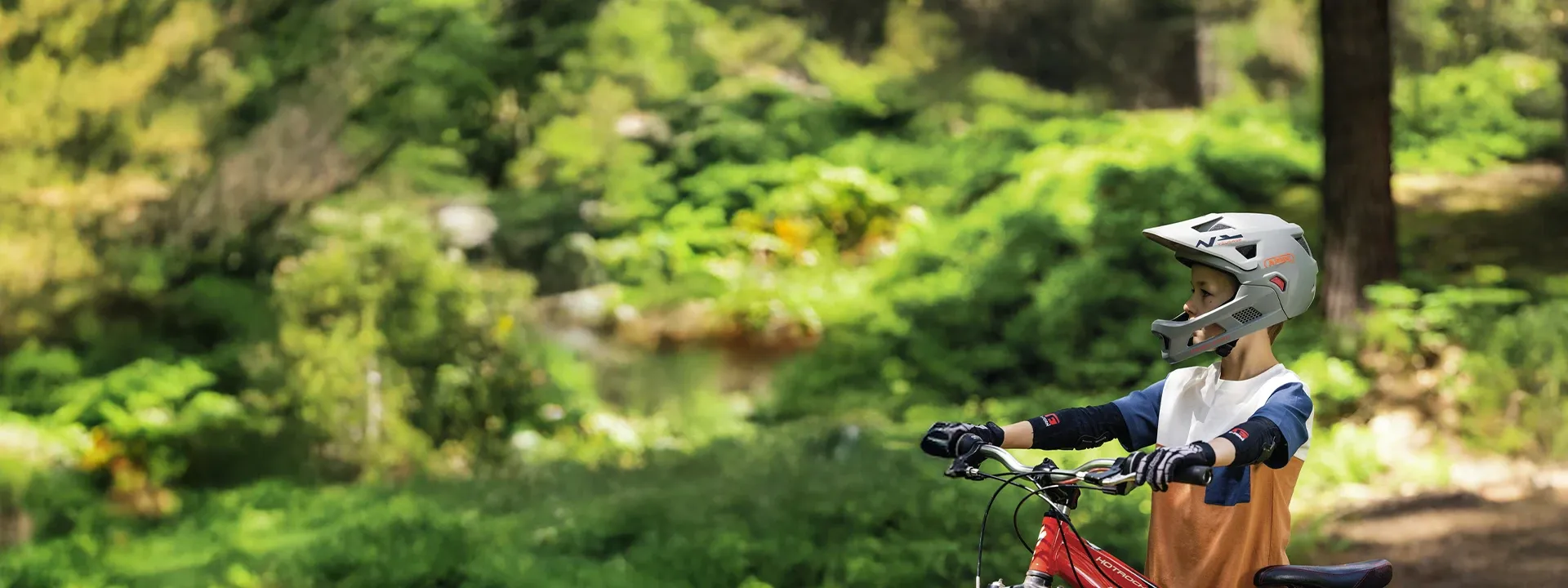 Kids full-face bike helmets for trails, bike parks and confident riding