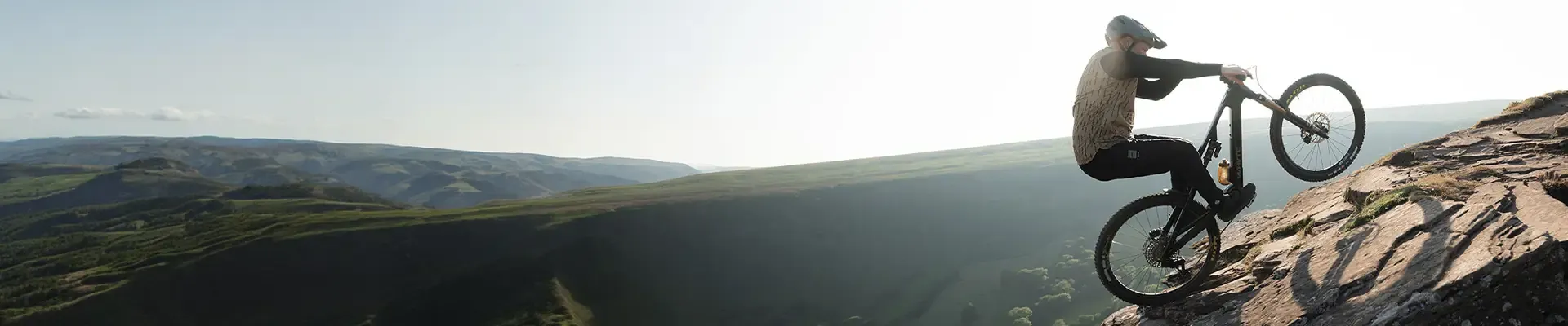 Chris Akrigg riding a Whyte Karve RSX up a steep rock face