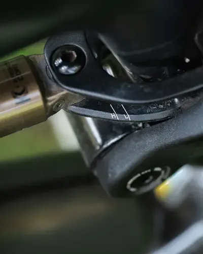 Whyte Shape.It Link high and low geometry adjustment