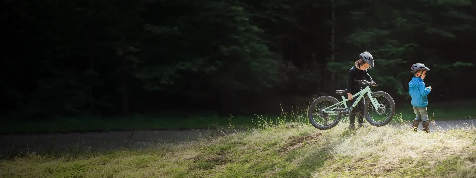 Specialized kids bikes for junior riders and trail-inspired adventures