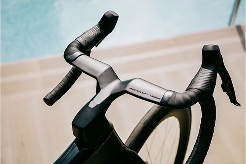 Merida Reacto integrated carbon cockpit