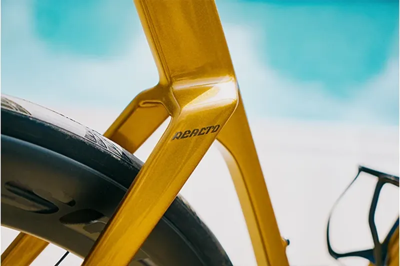 Merida Reacto aero road bike frame detail showing clearance for wide road tyres