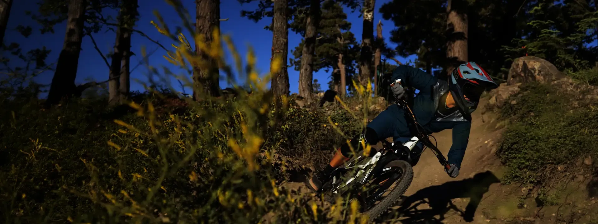 Female mountain biker wearing an MTB jacket on a trail ride