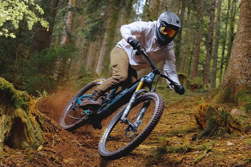Riding an Orbea Rallon Enduro bike on fast and loose terrain