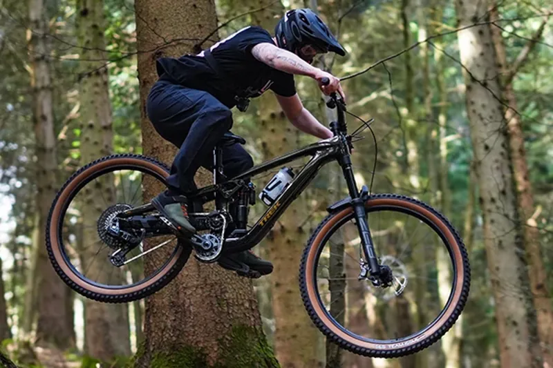 Riding an Orbea Rallon Enduro bike on fast and loose terrain