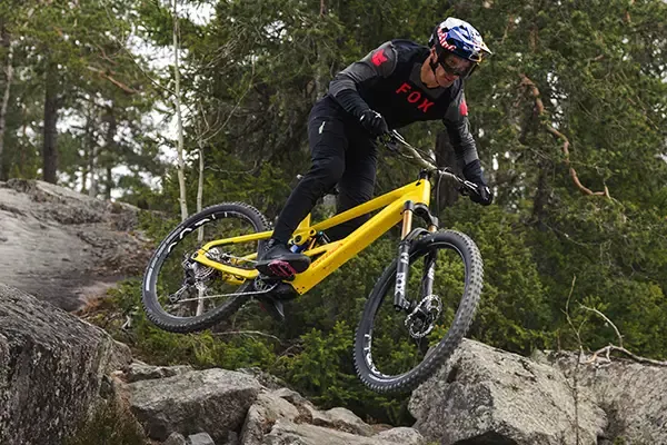 Martin Maes on the Orbea Wild LT riding through rocky terrain