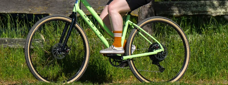 Cage pedals on a commuter or utility bike