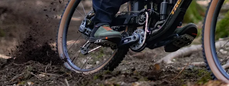 Riding with Flat MTB pedals on a mountain bike in the woods