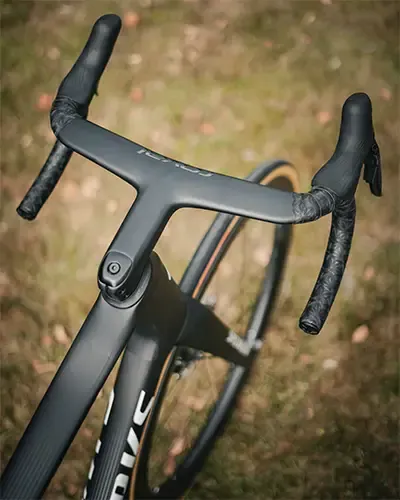Roval Rapide integrated cockpit
