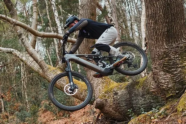 Specialized Turbo Levo e-MTB riding on rocky scree