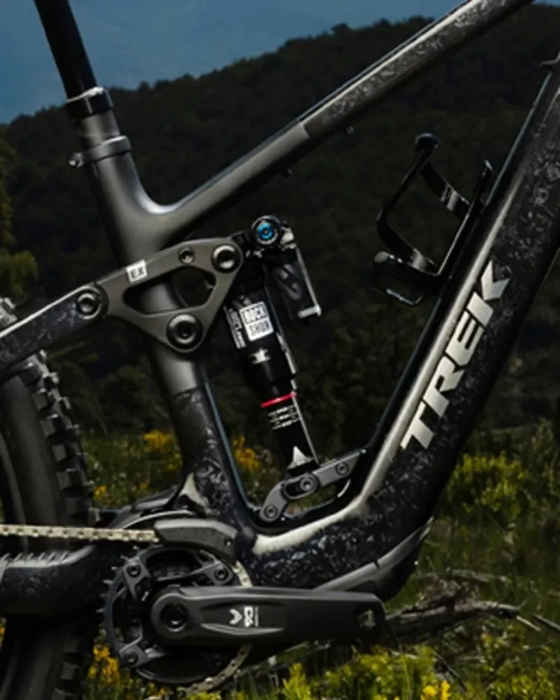 Trek Fuel+ EX air shock frame detail