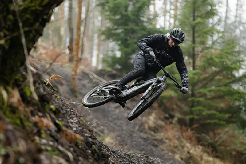 Whyte Kado riding in wet conditions