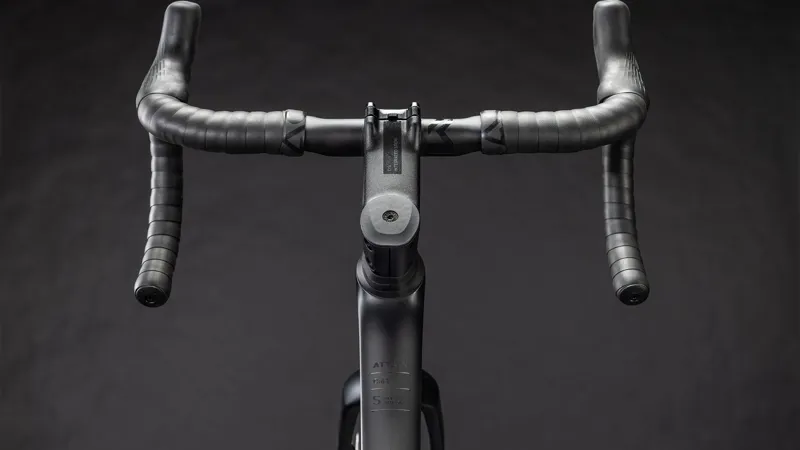 Cube Attain C:62 SLT 2026 Endurance Road Bike - Carbon/Coalchrome-3